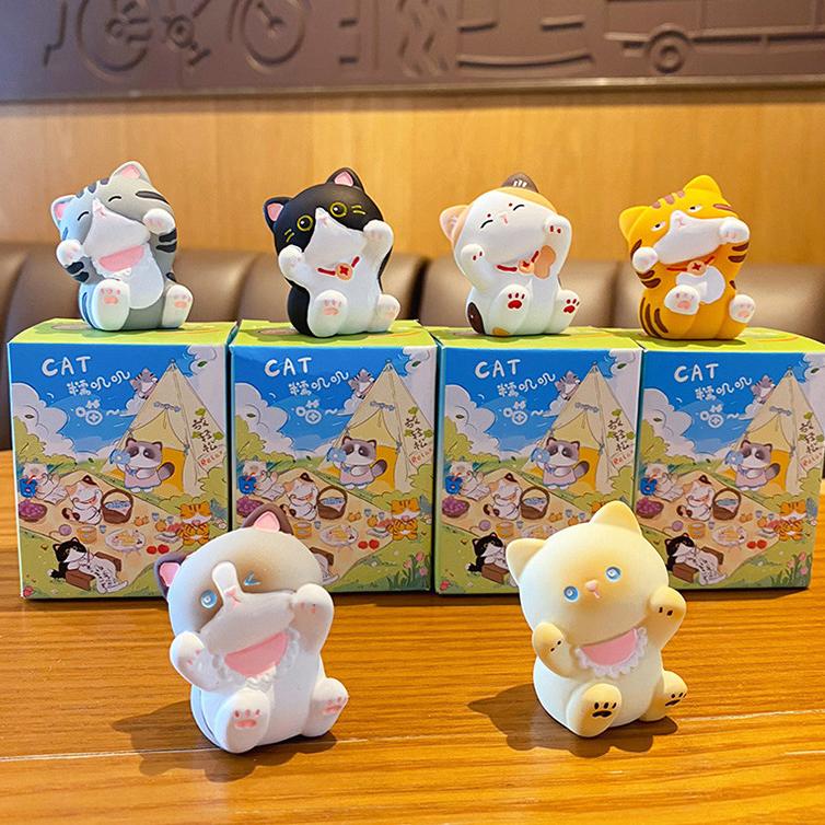 Original Design! Cute and Lively Cat Resin Ornament for Car Dashboards and Office Tables