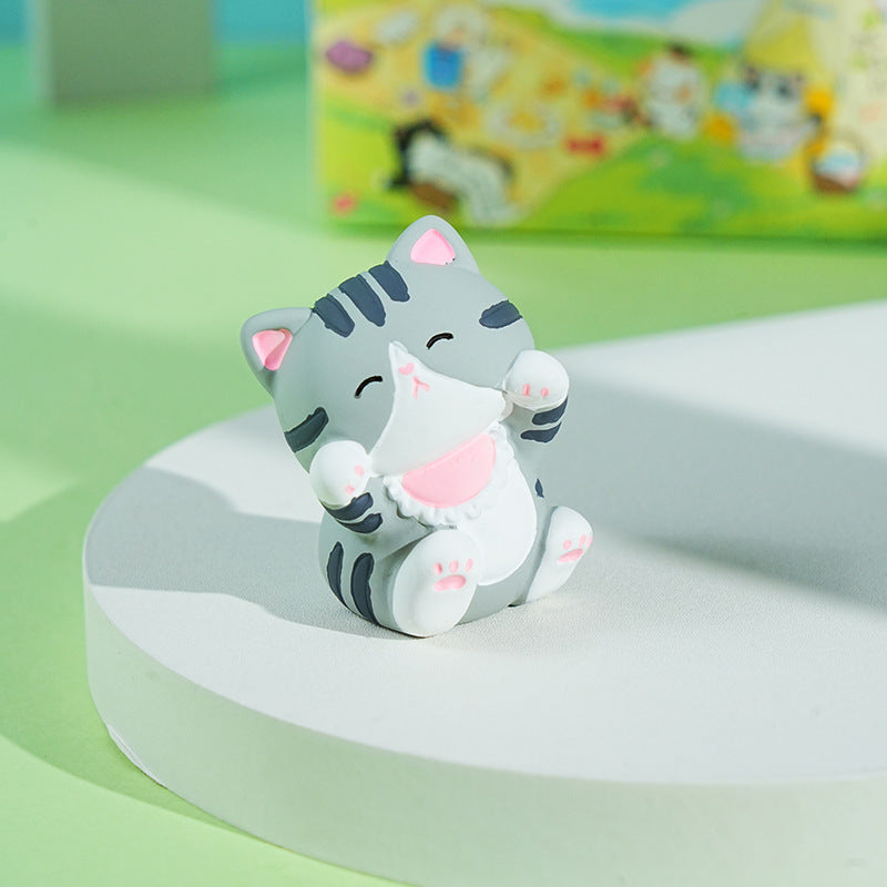 Original Design! Cute and Lively Cat Resin Ornament for Car Dashboards and Office Tables