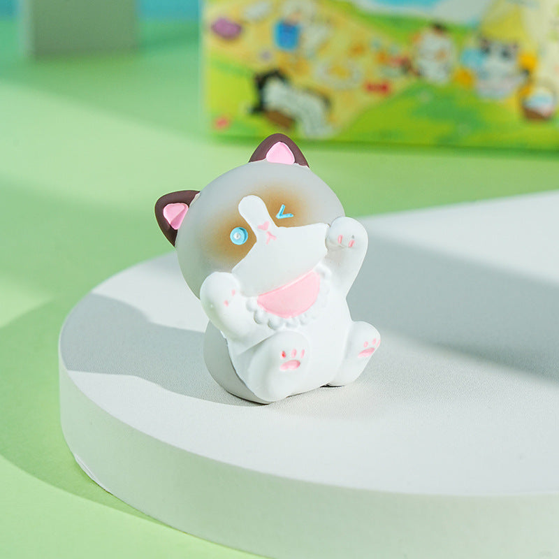 Original Design! Cute and Lively Cat Resin Ornament for Car Dashboards and Office Tables