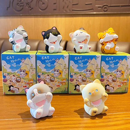 Original Design! Cute and Lively Cat Resin Ornament for Car Dashboards and Office Tables